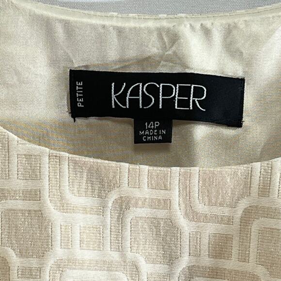 KASPER Sleeveless Cropped Top in a Geometric Pattern Light Beige & Ivory SZ 14P - Picture 11 of 13